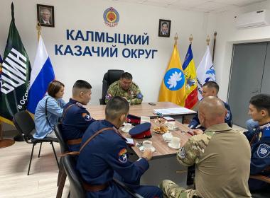 Чимид Джангаев вручил медали участникам Парада Победы - 2025