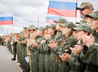 Курсанты Центра «ВОИН» из шести регионов поздравили россиян с Днём молодёжи