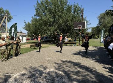 Директор Центра «ВОИН» закрыл финальную смену «Время юных героев» в Калмыкии