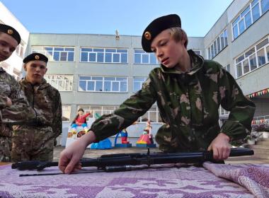 Сотрудники Центра «ВОИН» оценили подготовку кузбасских школьников на военно-спортивных соревнованиях