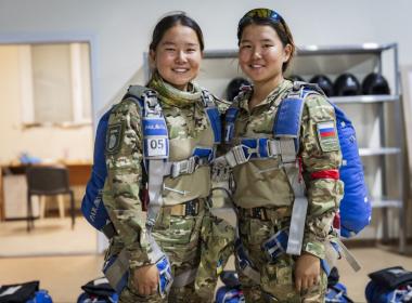 Сестры-курсанты Центра «ВОИН» в Бурятии осуществили мечту – совершили прыжок с парашютом