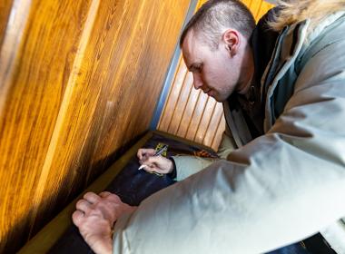 Герой РФ Степан Белов пообщался с курсантами и подарил Центру «ВОИН» флаг танковых войск