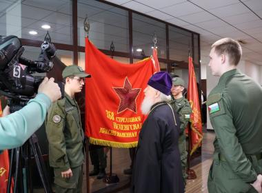 Курсанты представили губернатору Тюменской области экспозицию о подвигах Сибирских дивизий