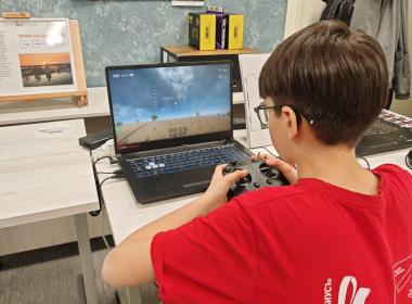 Управление БПЛА и сборка-разборка автомата для посетителей акции «Библионочь-2025»